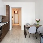 Prague Days - Minimalist Apartment - Easy City Access