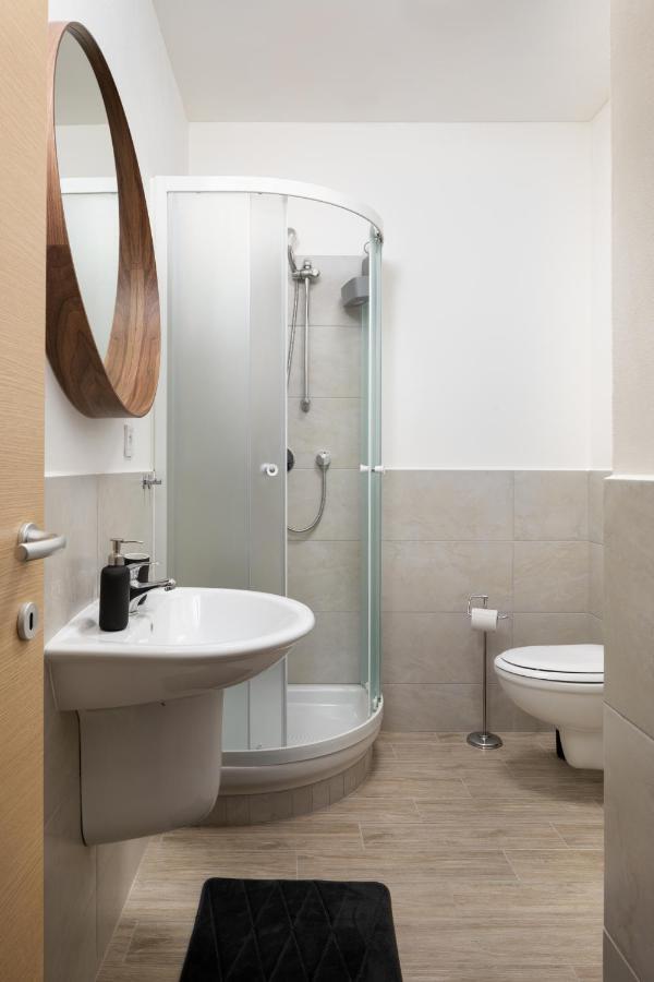 Apartment Days - Minimalist - Easy Access Prague
