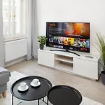 Prague Days - Minimalist Apartment - Easy City Access