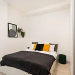 Prague Days - Minimalist Apartment - Easy City Access